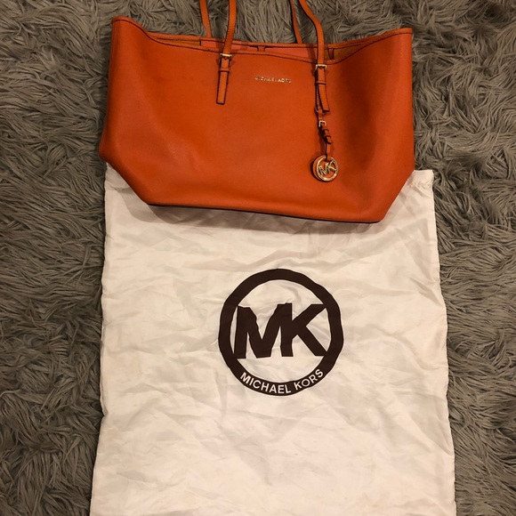 Michael Kors Jet Set Handbag - Picture 4 of 4